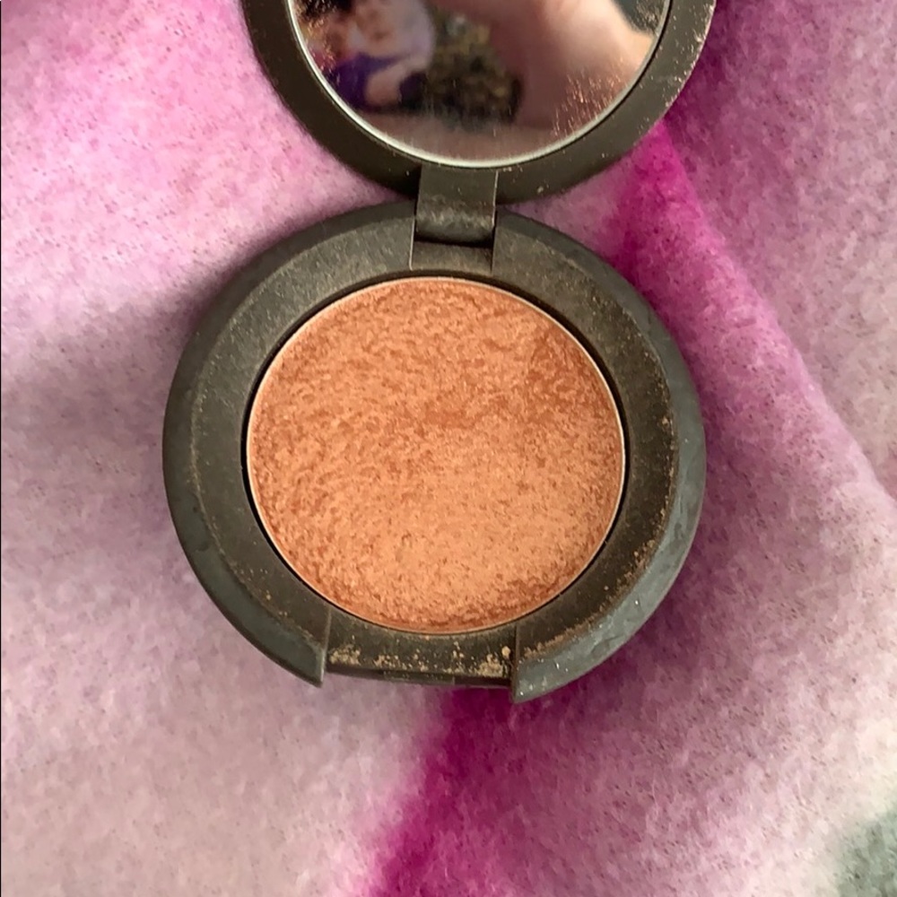 Becca cosmetics rose gold highlight